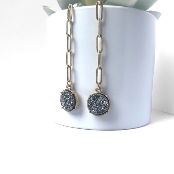 ONLY ONE: Druzy metal link post hematite women’s fashion earrings - Picture 3 of 3